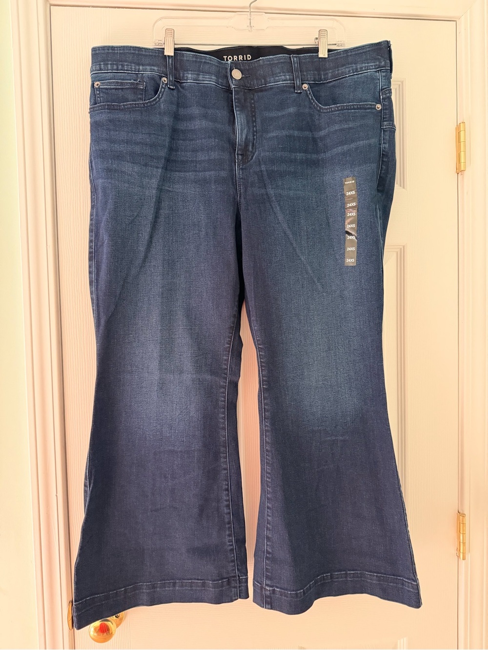 torrid bombshell flare super soft jeans, color new moon, size 24 extra short